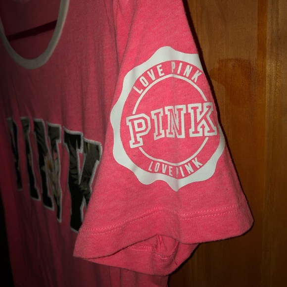 Short sleeve t-shirt. - Picture 2 of 4